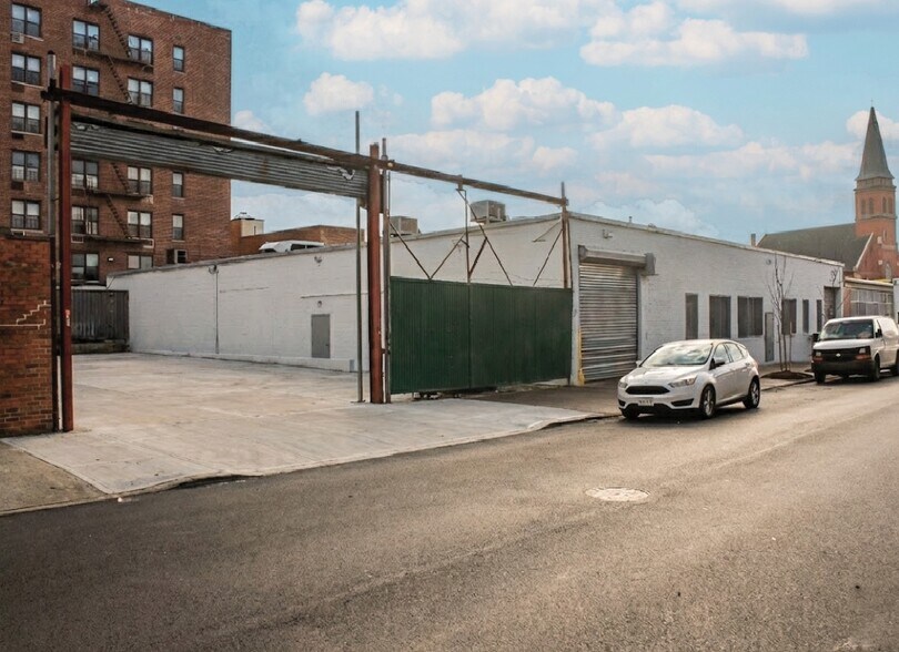 4855-4865 36th St, Long Island City, NY à louer - Photo du bâtiment - Image 2 de 8