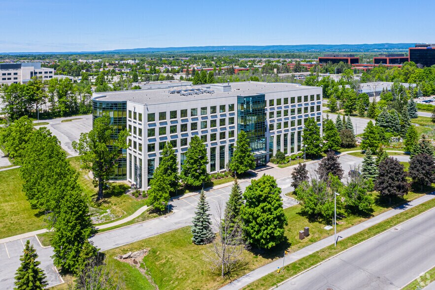 1000 Innovation Dr, Ottawa, ON à louer - Photo du bâtiment - Image 2 de 5