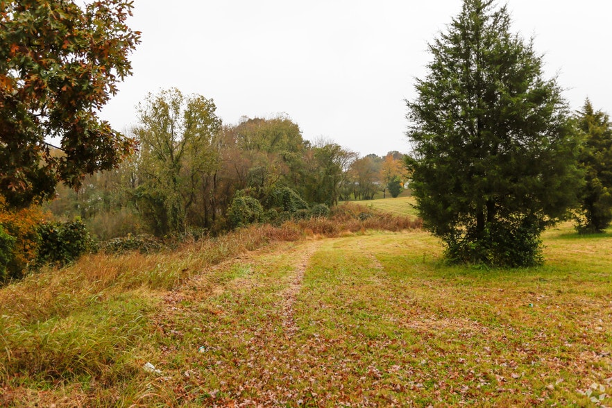 7837 Farmhurst Dr, Charlotte, NC for lease - Building Photo - Image 2 of 2