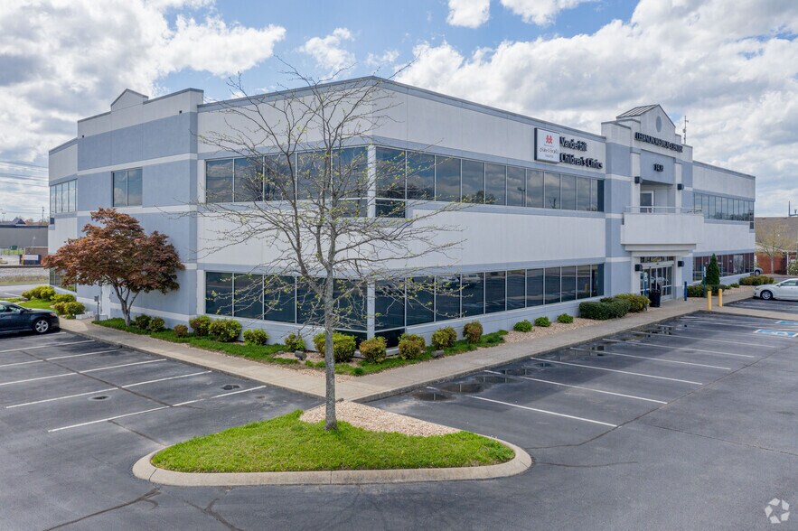 1420 W Baddour Pky, Lebanon, TN à louer - Photo du bâtiment - Image 2 de 4