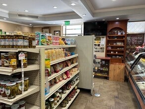 5075 Hollywood Blvd, Los Angeles, CA for lease Building Photo- Image 2 of 9