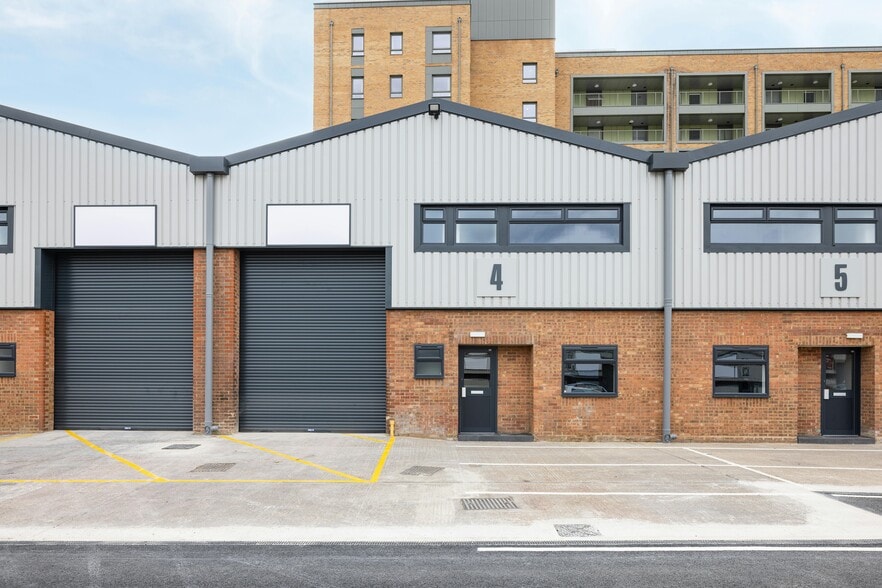 6 Langhedge Ln, London for lease - Building Photo - Image 3 of 16