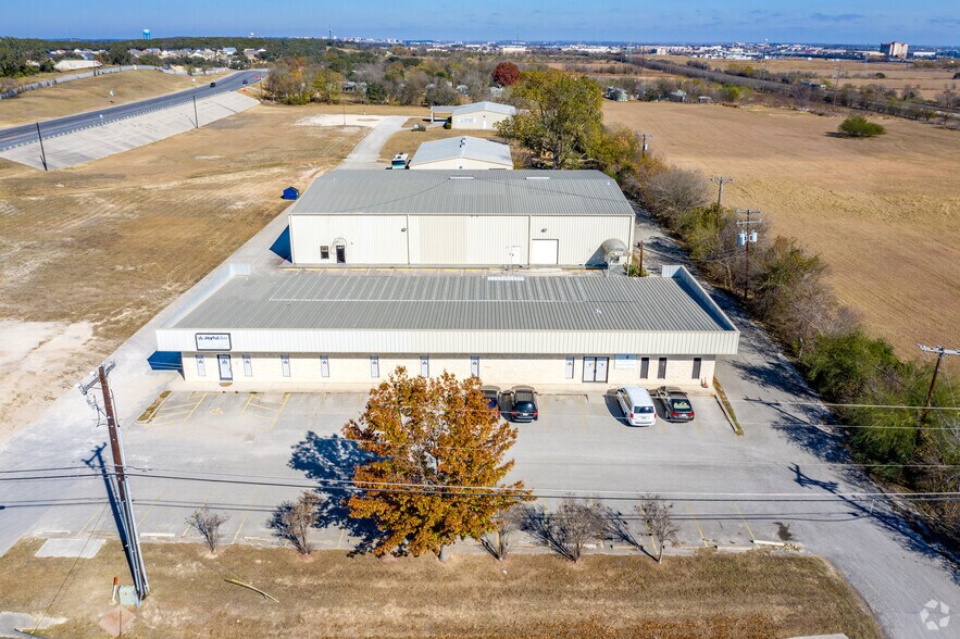 103 Center Point Rd, San Marcos, TX à louer - Photo du bâtiment - Image 3 de 13