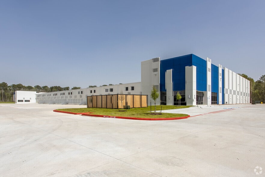 8903 Warehouse Center Dr, Humble, TX for lease - Building Photo - Image 2 of 8