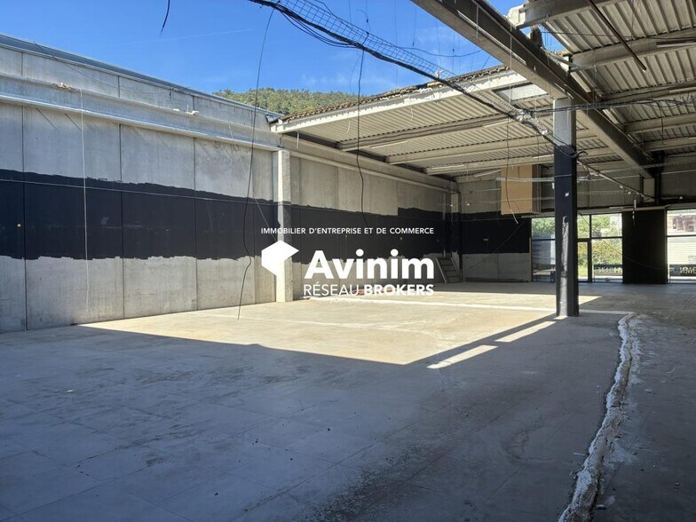 Retail in Gémenos for lease - Interior Photo - Image 3 of 6