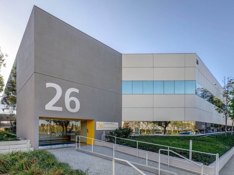 2 Executive Cir, Irvine, CA à louer - Photo du bâtiment - Image 2 de 41