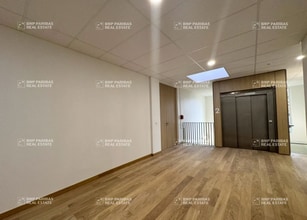 Office in Limonest for lease Interior Photo- Image 1 of 9