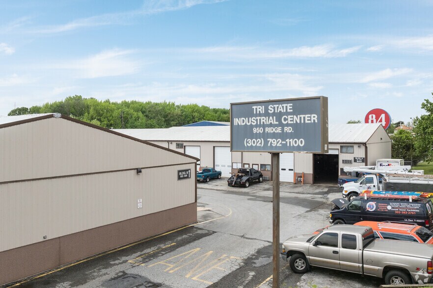 950 Ridge Rd, Claymont, DE à louer - Photo du bâtiment - Image 3 de 11