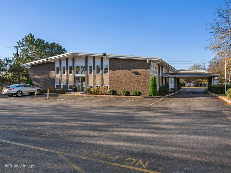 9631 Gross Point Rd, Skokie, IL for sale - Building Photo - Image 2 of 48