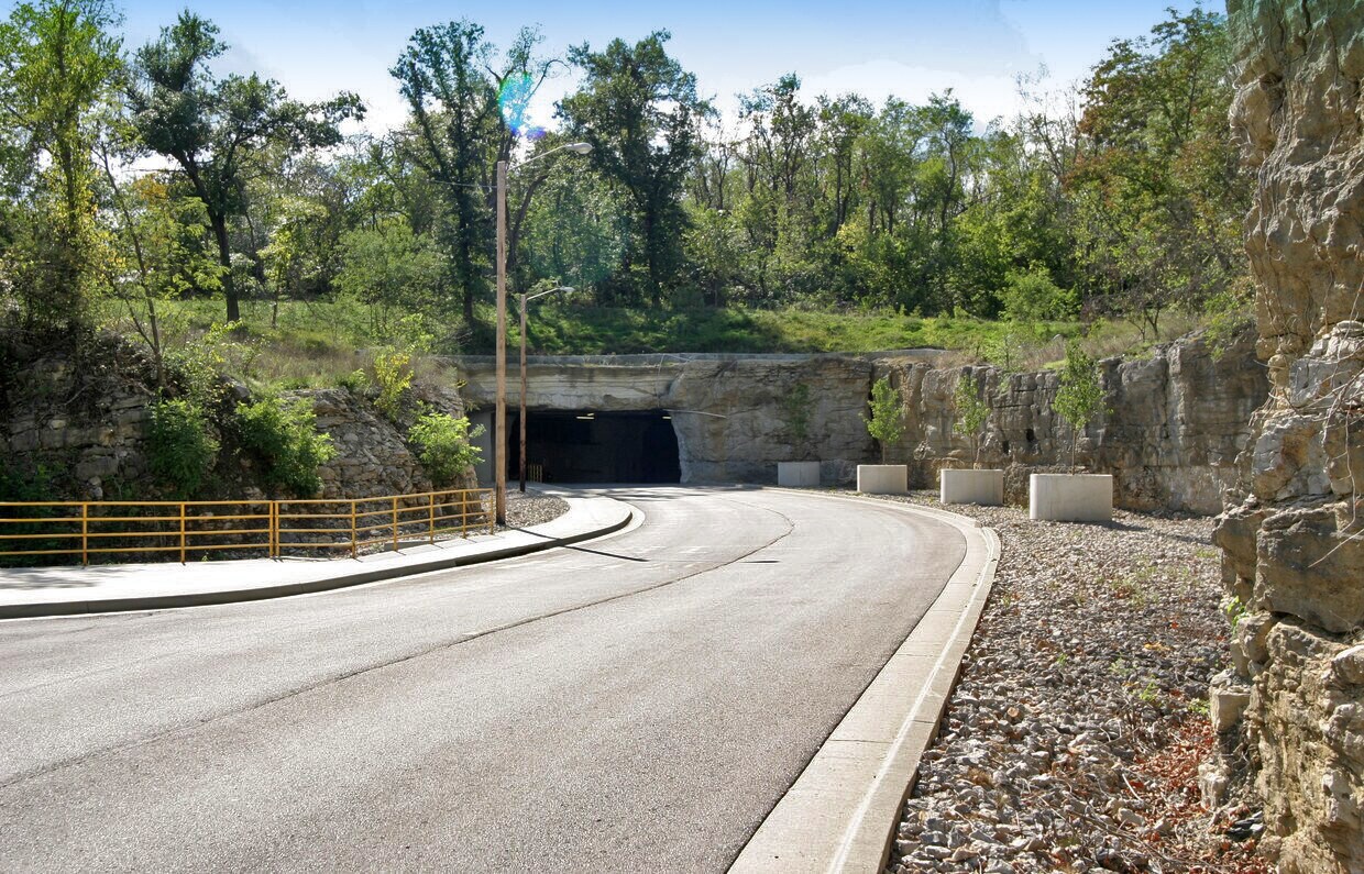 300 Space Center Cir, Lee's Summit, MO à louer Photo principale- Image 1 de 4