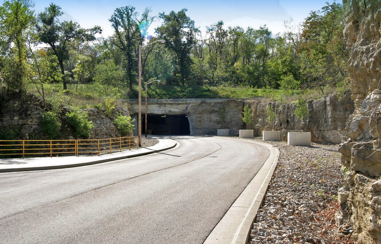 300 Space Center Cir, Lee's Summit, MO for lease Primary Photo- Image 1 of 4