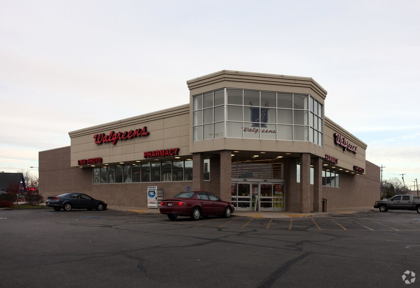 Walgreens Portfolio portfolio of 2 properties for sale on LoopNet.ca - Primary Photo - Image 3 of 3