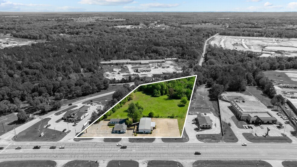 2410 S Main St, Lindale, TX for sale - Primary Photo - Image 1 of 61