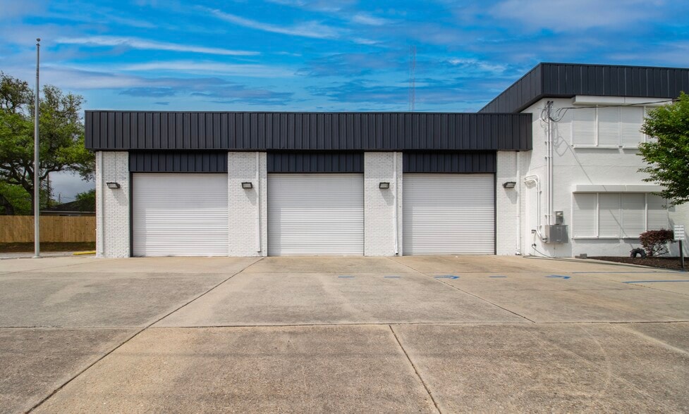 2 Racetrack Rd NE, Fort Walton Beach, FL à vendre - Photo du bâtiment - Image 2 de 4