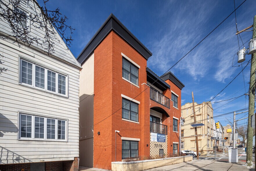 719 Kennedy Blvd, Bayonne, NJ à vendre - Photo du bâtiment - Image 2 de 5
