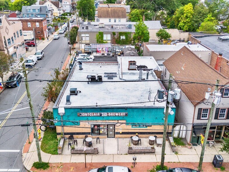 101 Walnut St, Montclair, NJ à vendre - Photo du bâtiment - Image 1 de 19