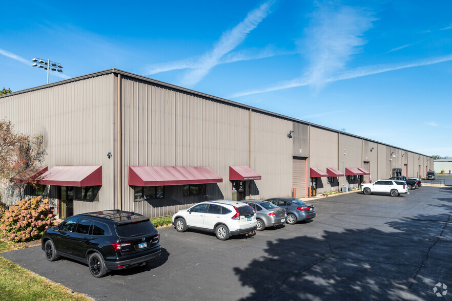 8550 Ridgefield Rd, Crystal Lake, IL for lease - Building Photo - Image 1 of 17