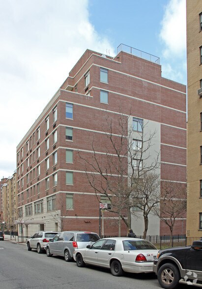 327 E 101st St, New York, NY à vendre - Photo du bâtiment - Image 2 de 6