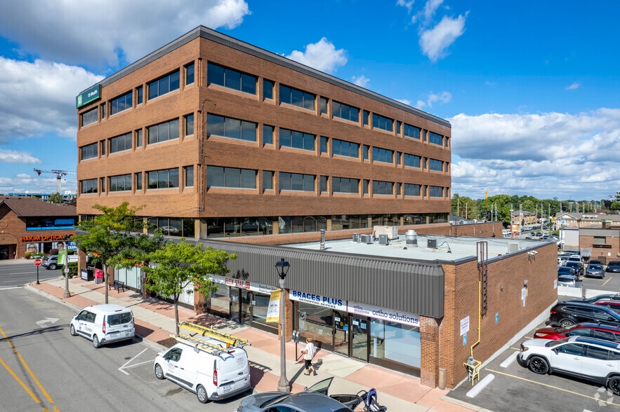 209 Dundas St E, Whitby, ON à louer - Photo du bâtiment - Image 2 de 3