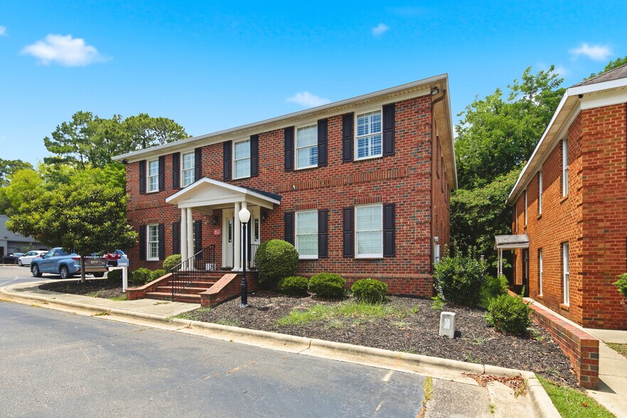 2577 Ravenhill Dr, Fayetteville, NC à vendre - Photo du bâtiment - Image 2 de 35
