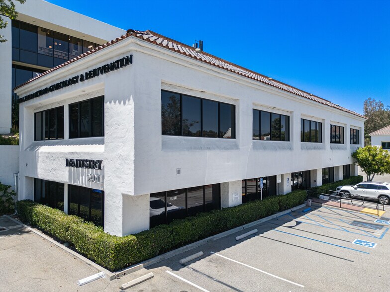 24011 Ventura Blvd, Calabasas, CA for lease - Primary Photo - Image 1 of 38