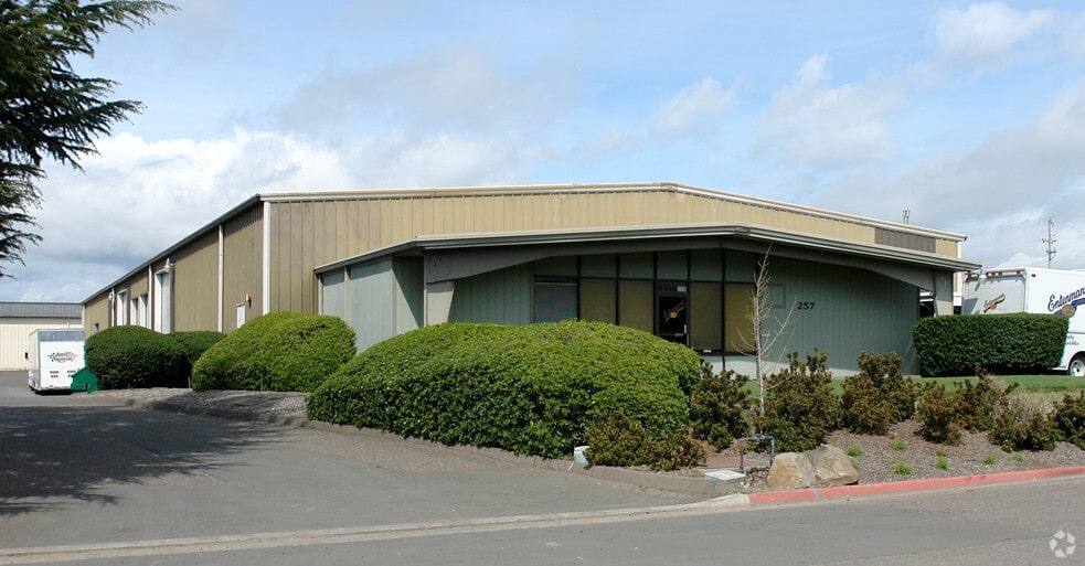 285 Sutton Pl, Santa Rosa, CA à vendre - Photo du bâtiment - Image 2 de 16