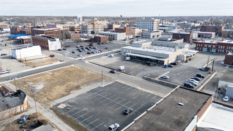 222 W 2nd St, Marion, IN à louer - Photo du bâtiment - Image 3 de 8