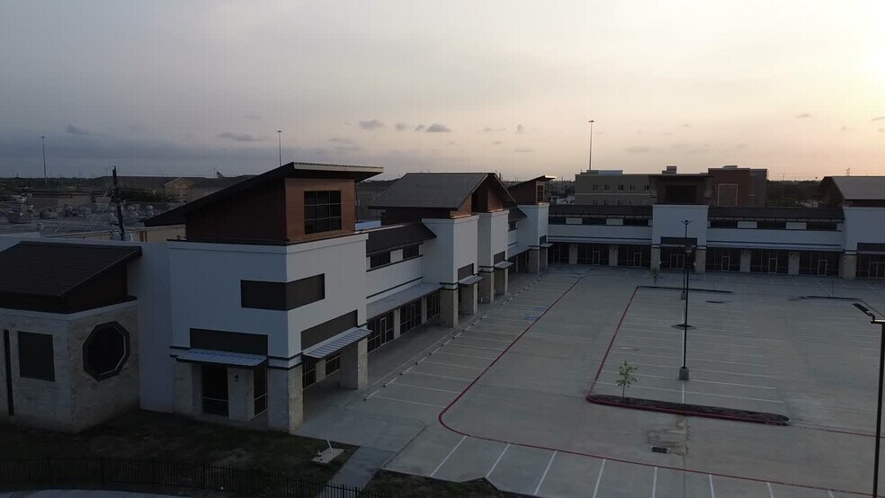 9889 United Drive, Houston, TX à vendre - Vidéo sur l’inscription commerciale - Image 2 de 33