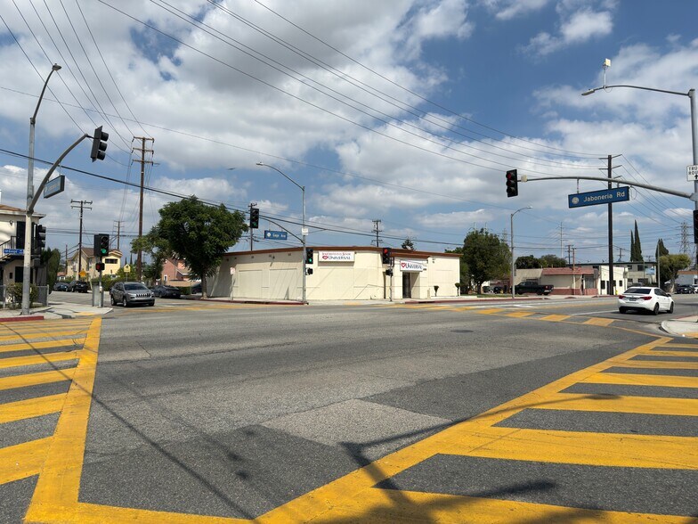 6203 Gage Ave, Bell Gardens, CA à louer - Photo du bâtiment - Image 3 de 11