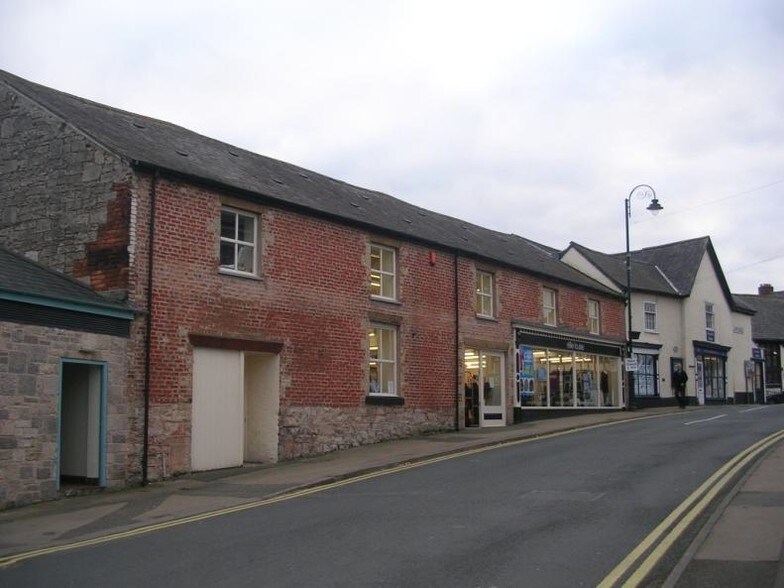 2-4 Market St, Ruthin à louer - Photo du bâtiment - Image 2 de 2