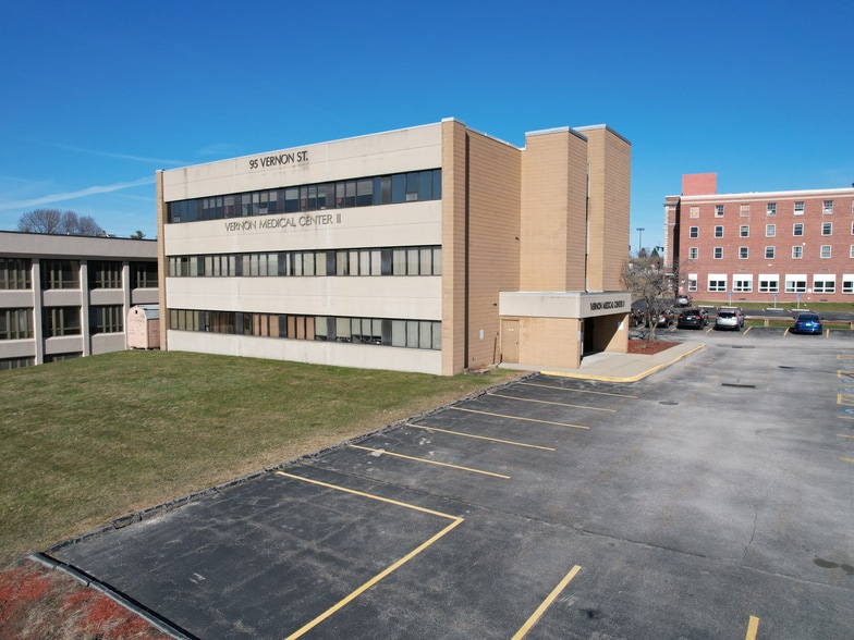 95 Vernon St, Worcester, MA à louer - Photo du bâtiment - Image 1 de 9