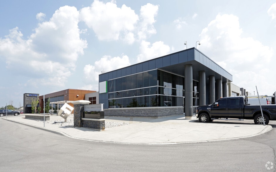 55 Columbia St E, Waterloo, ON à louer - Photo du bâtiment - Image 2 de 2