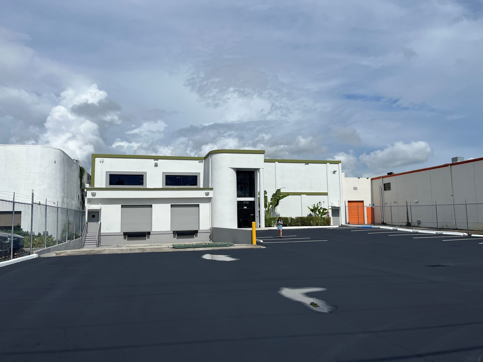 7045 NW 46th St, Miami, FL for lease Primary Photo- Image 1 of 10