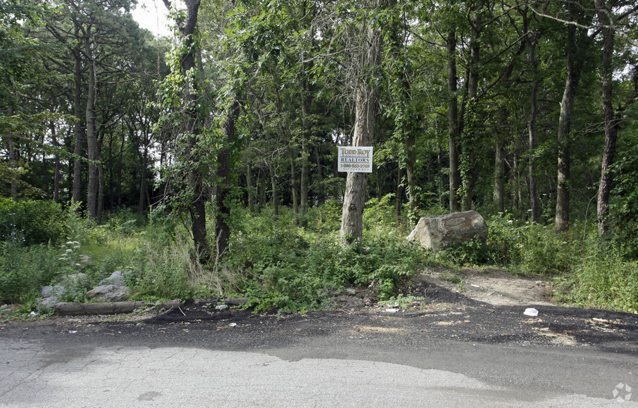 Beaver Dam Rd, Islip, NY à vendre - Photo principale - Image 1 de 1