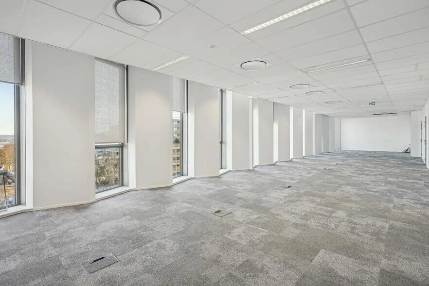 Office in Bordeaux for lease - Interior Photo - Image 3 of 15