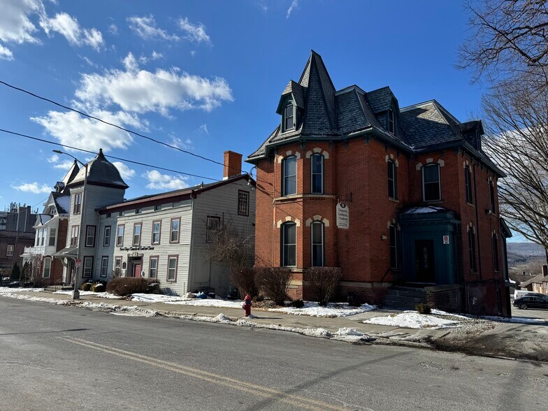 88 Market St, Poughkeepsie, NY à vendre - Photo du bâtiment - Image 3 de 8