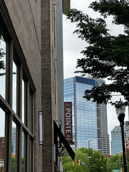 551 Massachusetts Ave, Indianapolis, IN à louer - Photo du bâtiment - Image 2 de 10