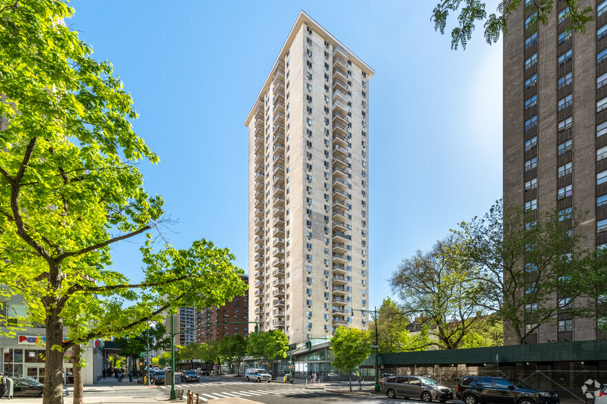 667 Columbus Ave, New York, NY for sale - Building Photo - Image 1 of 1