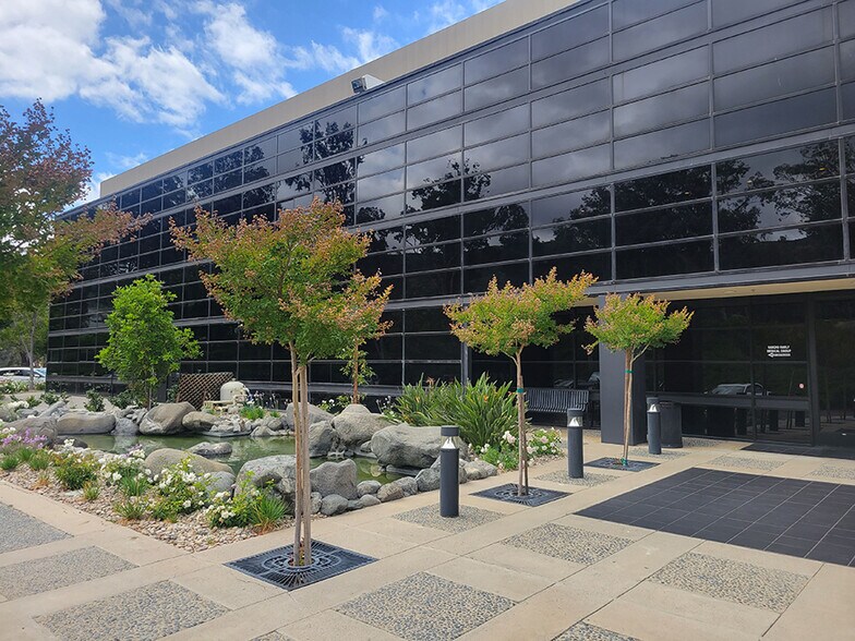 28780 Single Oak Dr, Temecula, CA à louer - Photo du bâtiment - Image 2 de 11