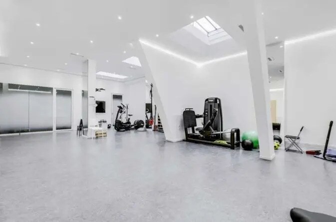 Retail in Paris for sale - Interior Photo - Image 1 of 6