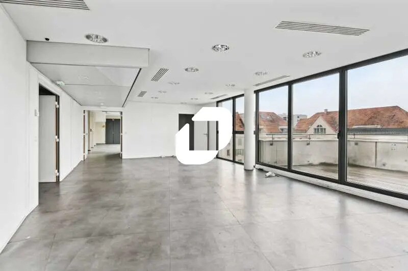 Office in Rueil-Malmaison for sale - Building Photo - Image 2 of 17