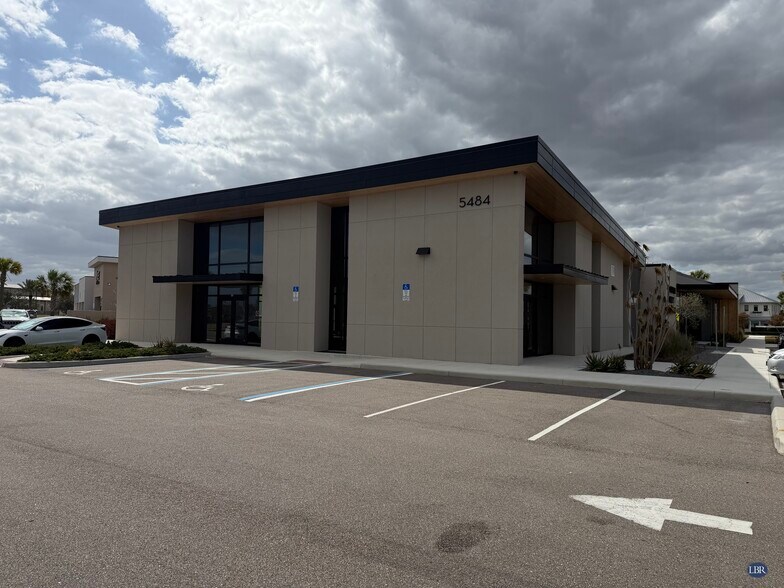 5484 Lorkey Ln, Melbourne, FL à louer - Photo du bâtiment - Image 2 de 3