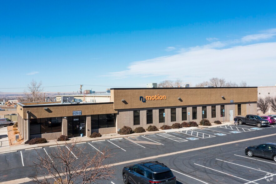 5741 Midway Park Pl NE, Albuquerque, NM à louer - Photo du bâtiment - Image 1 de 4