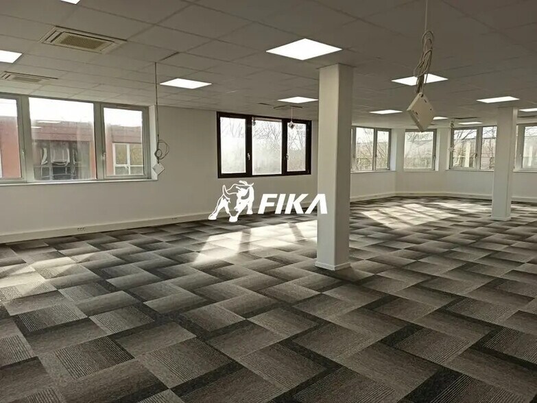 Office in Labège for lease - Interior Photo - Image 1 of 3