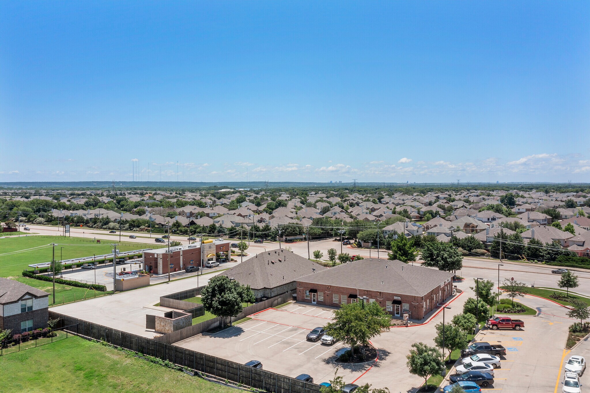 2950 W Camp Wisdom Rd, Grand Prairie, TX à louer Photo principale- Image 1 de 19