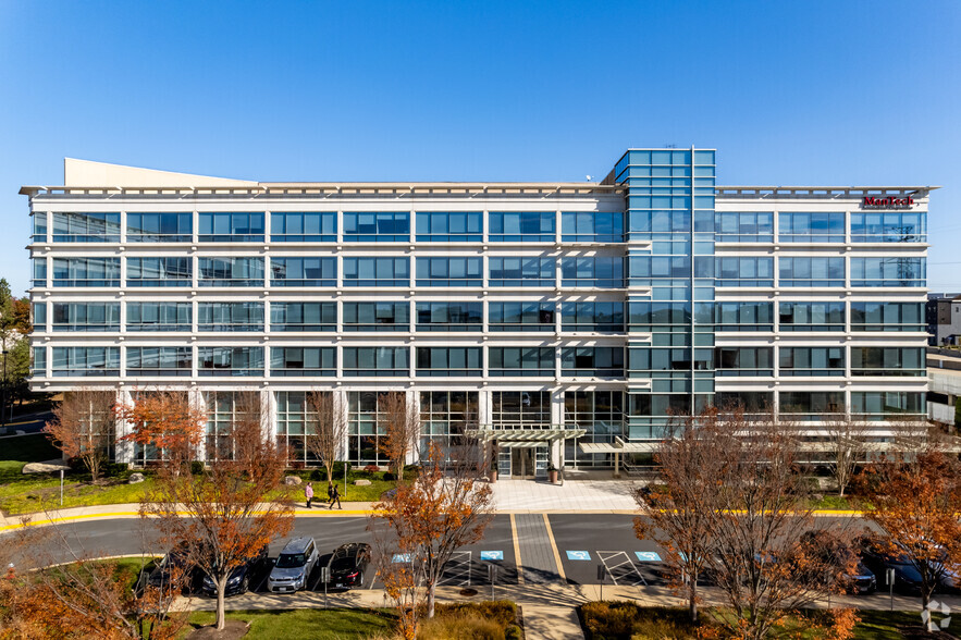 2250 Corporate Park Dr, Herndon, VA for lease - Building Photo - Image 2 of 5