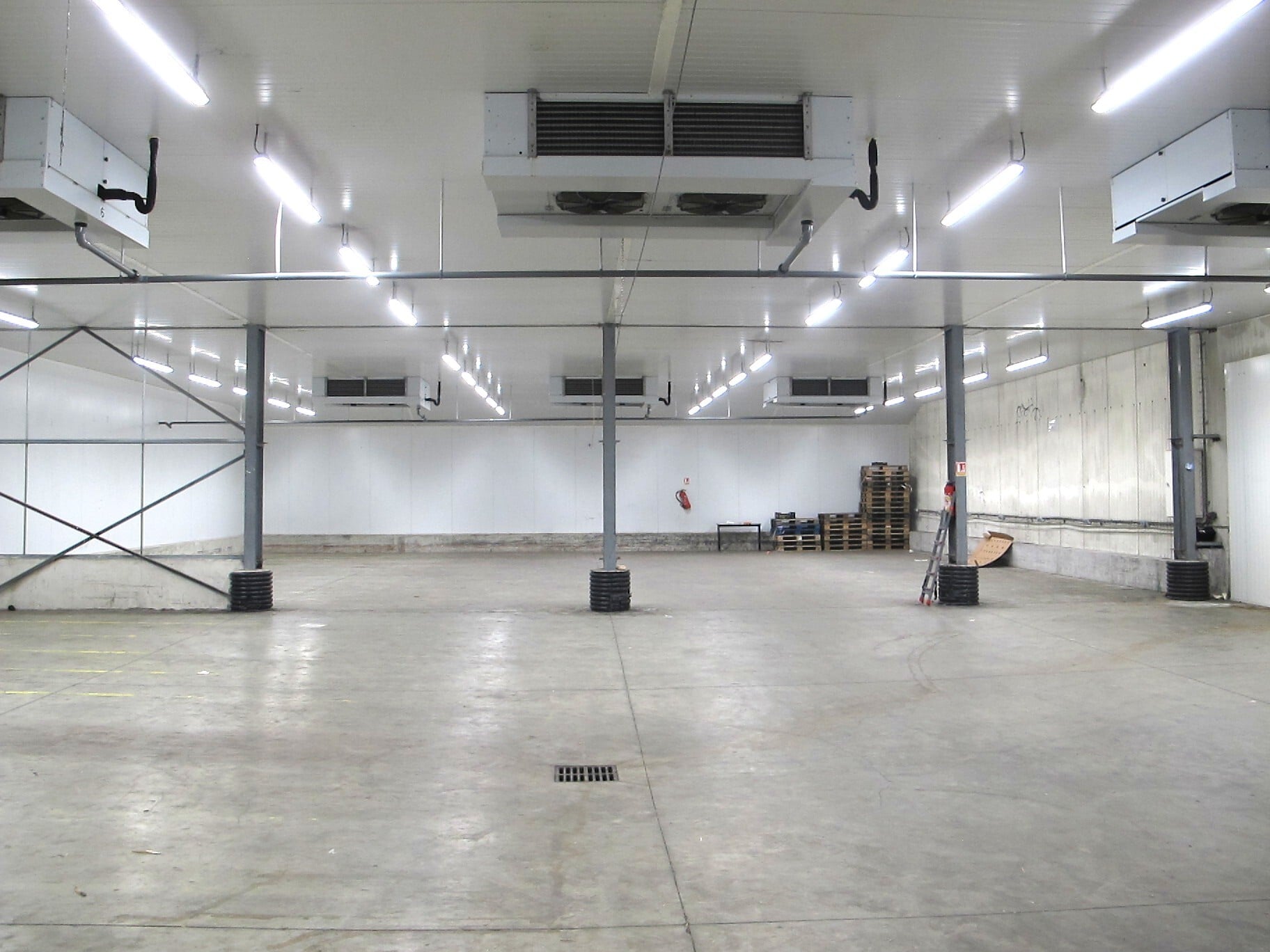 Industrial in Châteaurenard for lease Primary Photo- Image 1 of 9