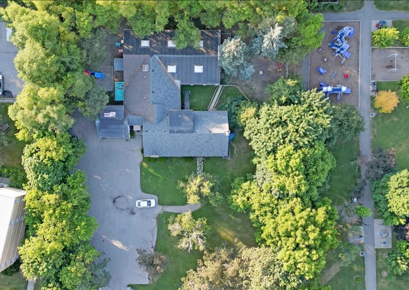 83 Dunlop St, Richmond Hill, ON for sale - Aerial - Image 3 of 34