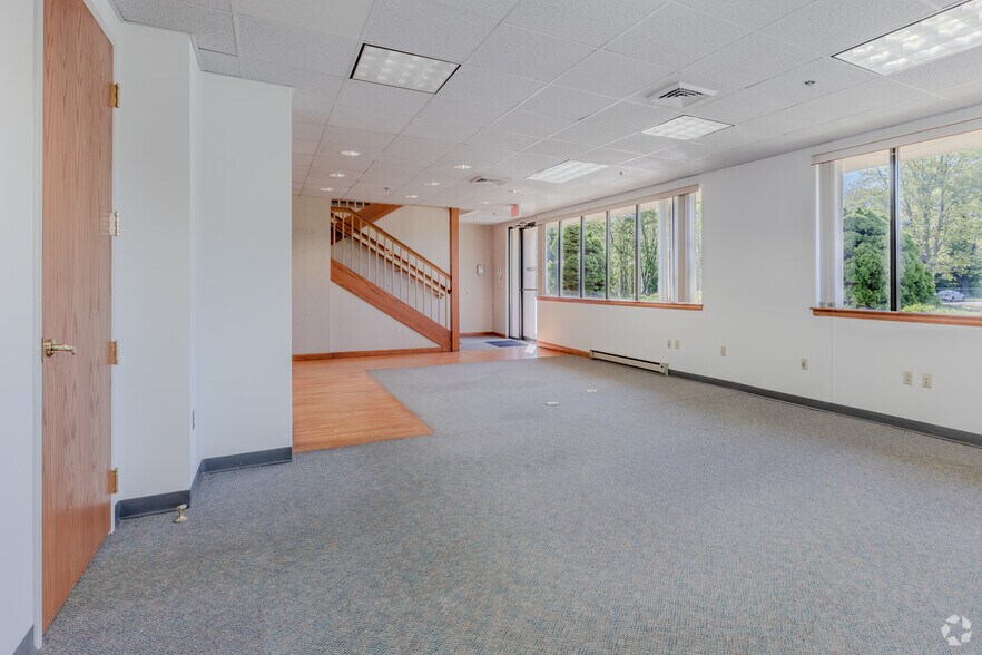 839 Marshall Phelps Rd, Windsor, CT à vendre - Photo intérieure - Image 3 de 11