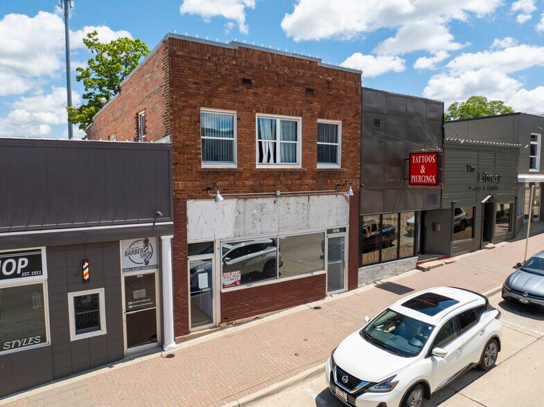 2218 College St, Cedar Falls, IA for lease - Aerial - Image 1 of 20